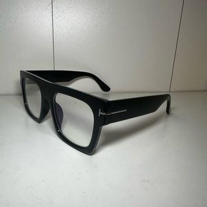 Fashion non prescriptive glasses